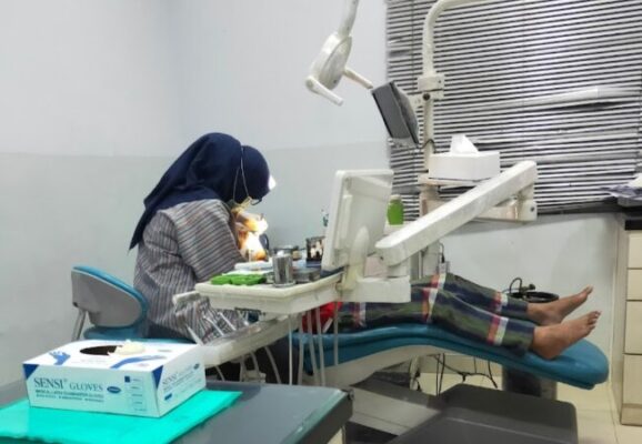 9 Jadwal Klinik Dokter Gigi Karawang, Biaya 120 Ribu