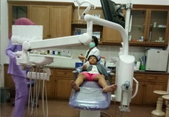 9 Dokter Gigi Tegal Terbaik, Ada drg Muttaqin dan Evelyn