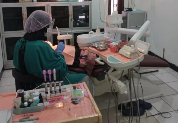 9 Praktek Dokter Gigi Salatiga Terbaik, No7 Minggu Buka