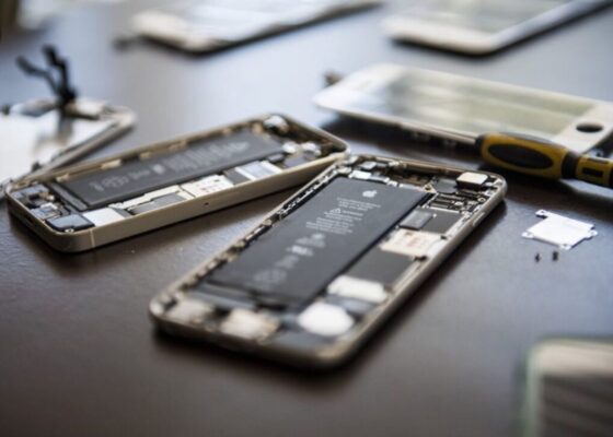 9 Tempat Service iPhone Jakarta Timur, Biaya 75rb