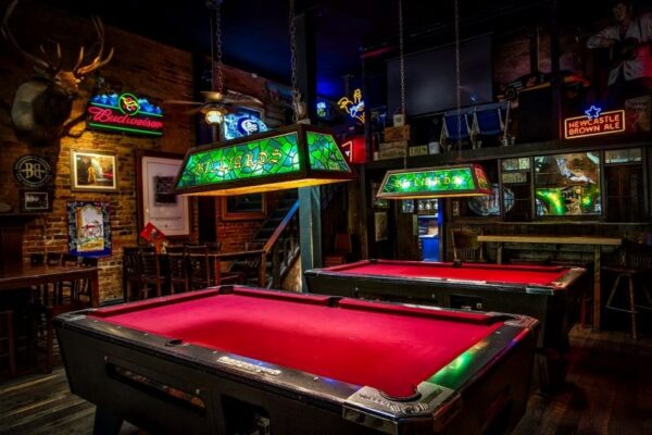 Tempat Billiard Makassar yang Sederhana, Namun Nyaman dan Pelayanannya Oke 2023. No 6 dan 8 Buka 24 Jam.